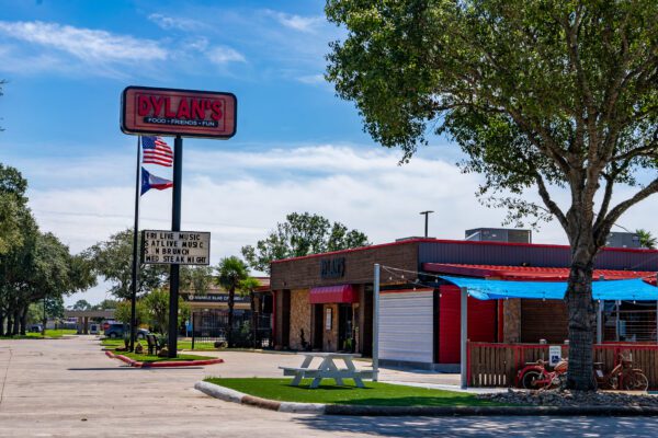 entrance to Dylans on 9th in port arthur tx