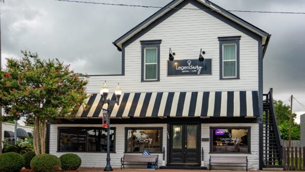 Legendairy Gelato Cafe in Nederland Texas exterior entrance