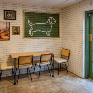 Doxie Coffee in Groves TX seating area