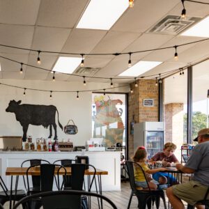 Farmhouse Frozen Yogurt in Nederland TX dining area
