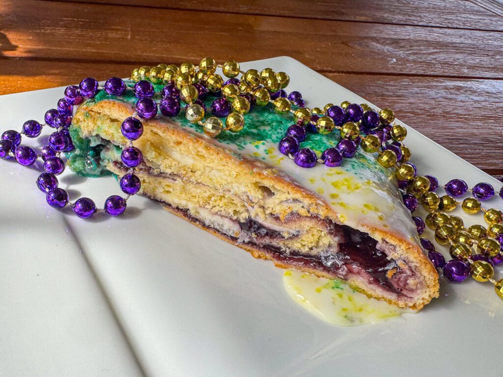 King Cake from Daviss Donuts & Deli in Nederland TX