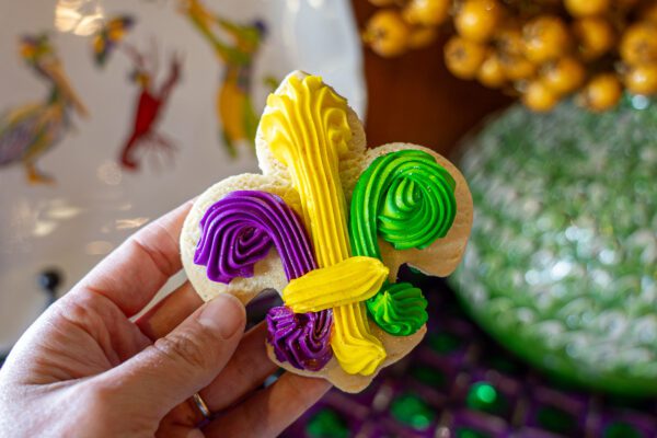 Mardi Gras Fluer de lis cookie at Raos Bakery in Nederland Tx