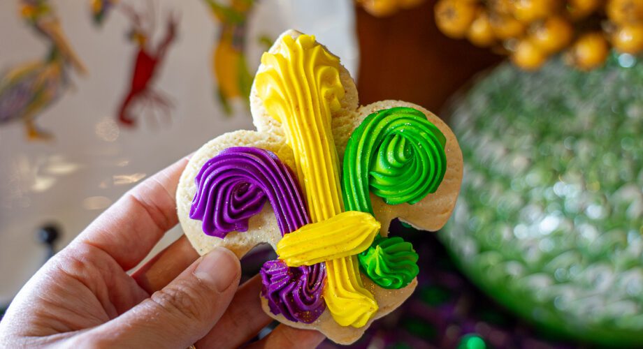 Mardi Gras Fluer de lis cookie at Raos Bakery in Nederland Tx